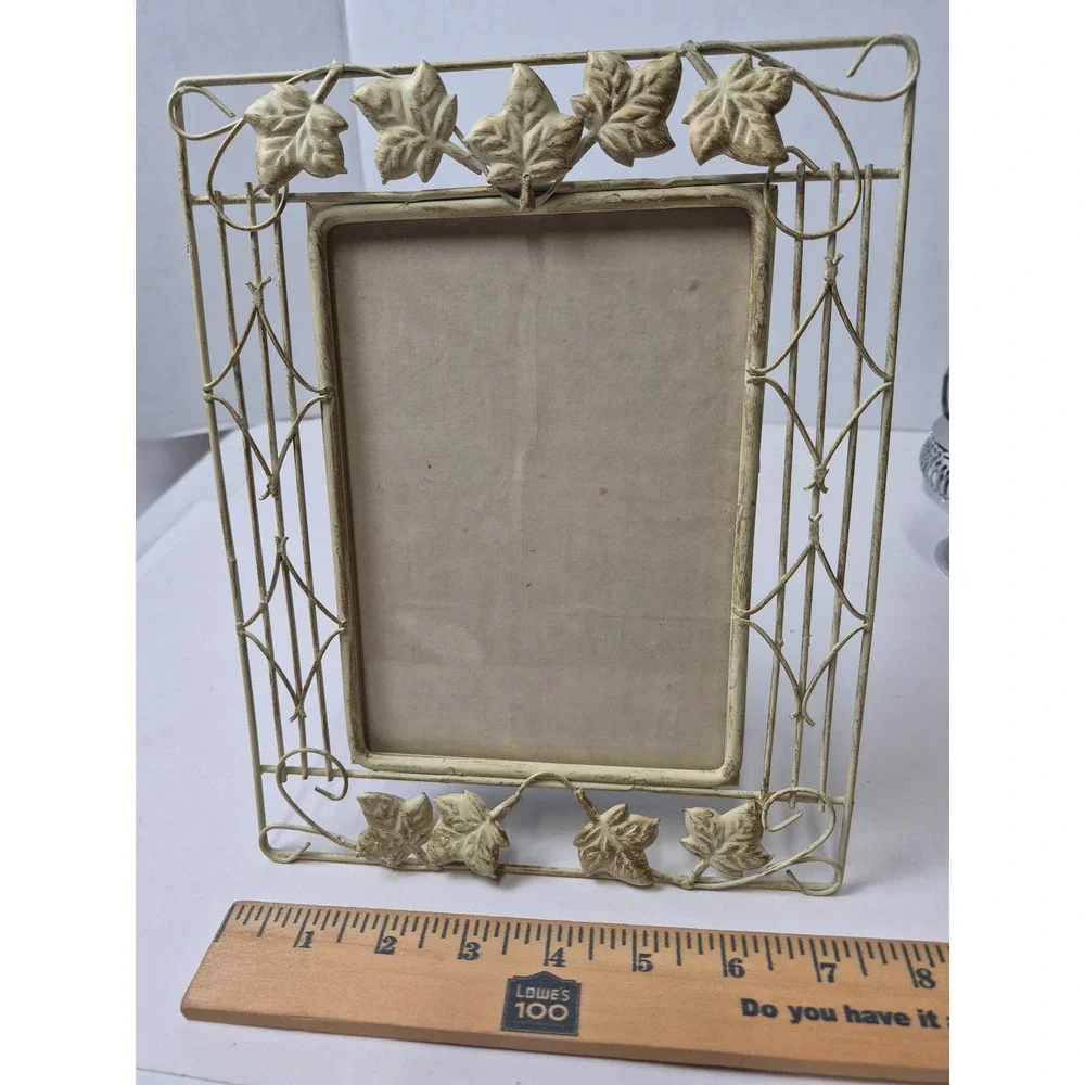 Vintage Wire Metal Ivy Leaf Picture Frame 4x6 Cream Antiqued Cottagecore Decor